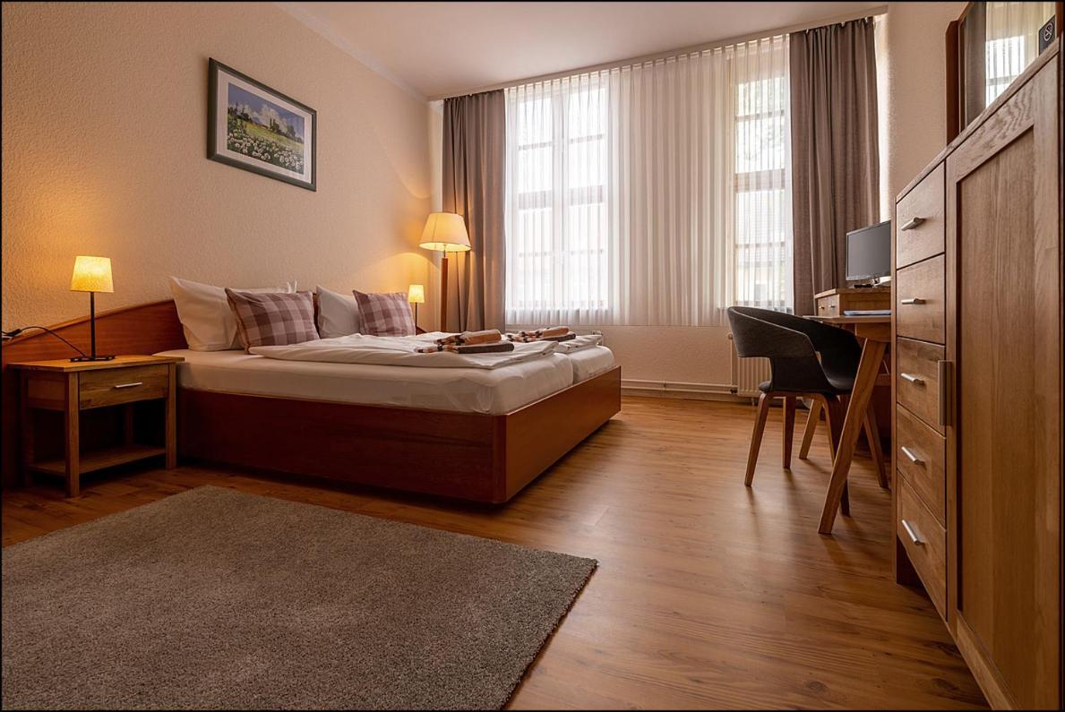 Markt Eins Gaestezimmer Schoppenstedt ภายนอก รูปภาพ